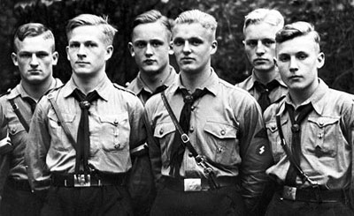 Юноши из Гитлерюгенд. Фото с сайта wikipedia.org. Источник: Бундесархив bild.bundesarchiv.de