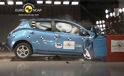 Nissan Leaf проходит крэш-тест EuroNCAP. Фото EuroNCAP