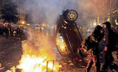 Беспорядки после праздника Schanzenfest в 2010 году. Фотография с сайта deutschelobby.wordpress.com Беспорядки после праздника Schanzenfest в 2010 году. Фотография с сайта deutschelobby.wordpress.com